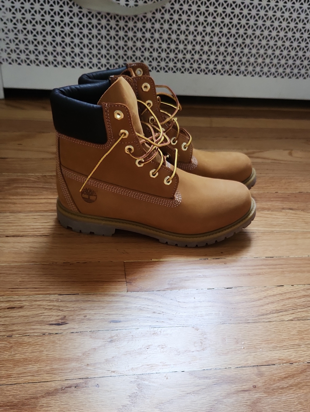 Timberland Boots Women's Size 9.5 Barely Worn